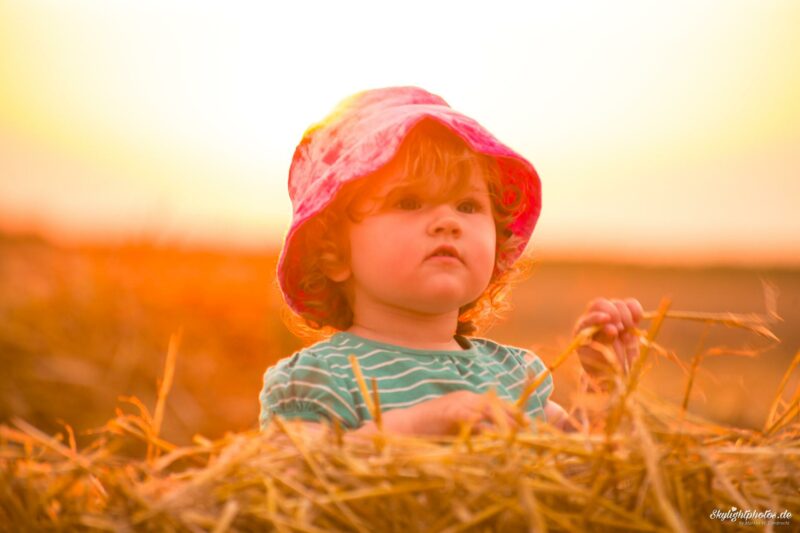 Baby im Sonnenuntergang